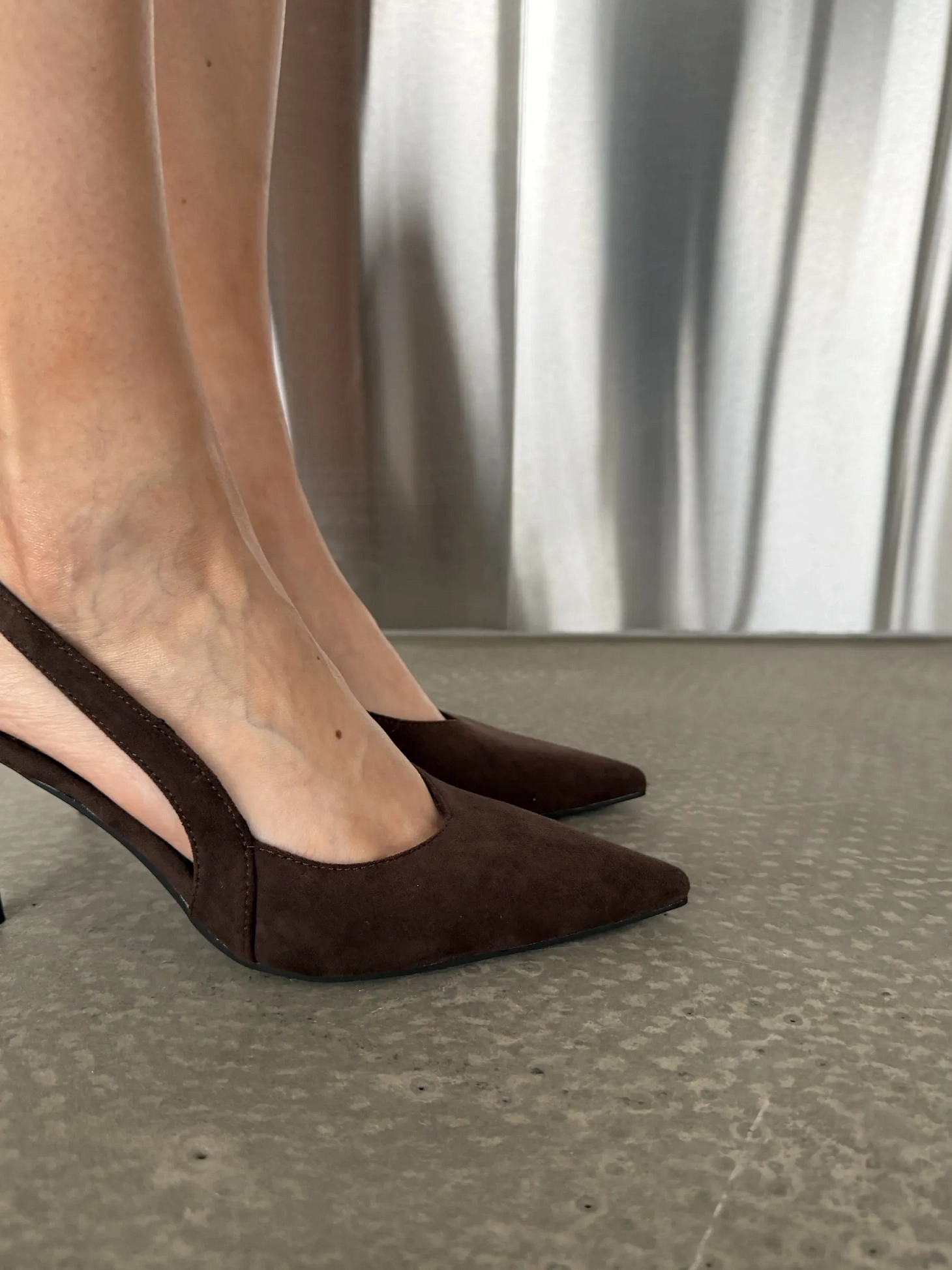 Туфли на каблуке с открытой пяткой лодочки