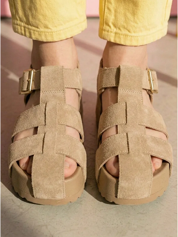 Летние босоножки на платформе