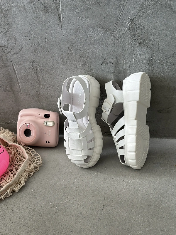 Летние босоножки на платформе