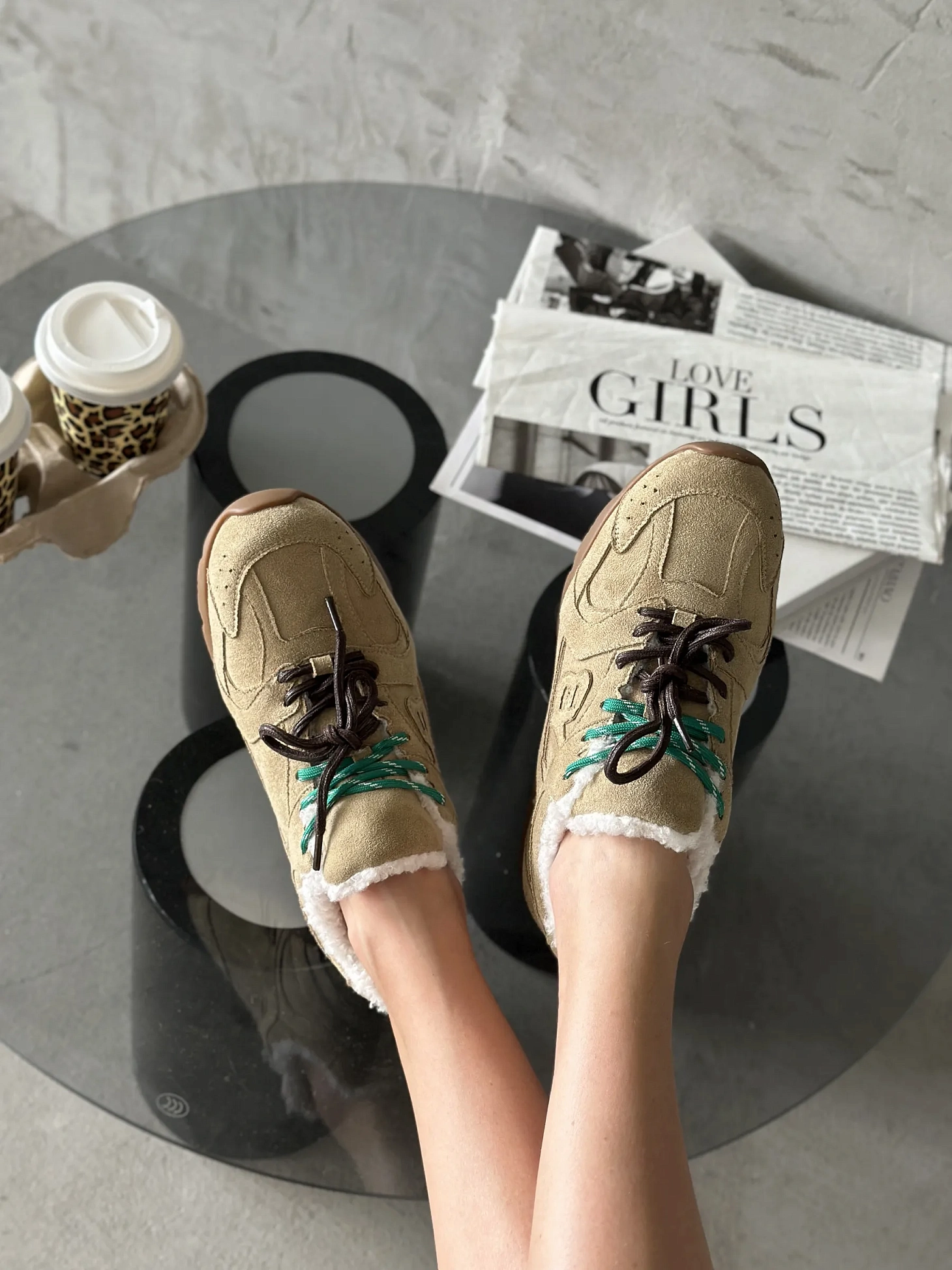 Зимние кроссовки с мехом на платформе