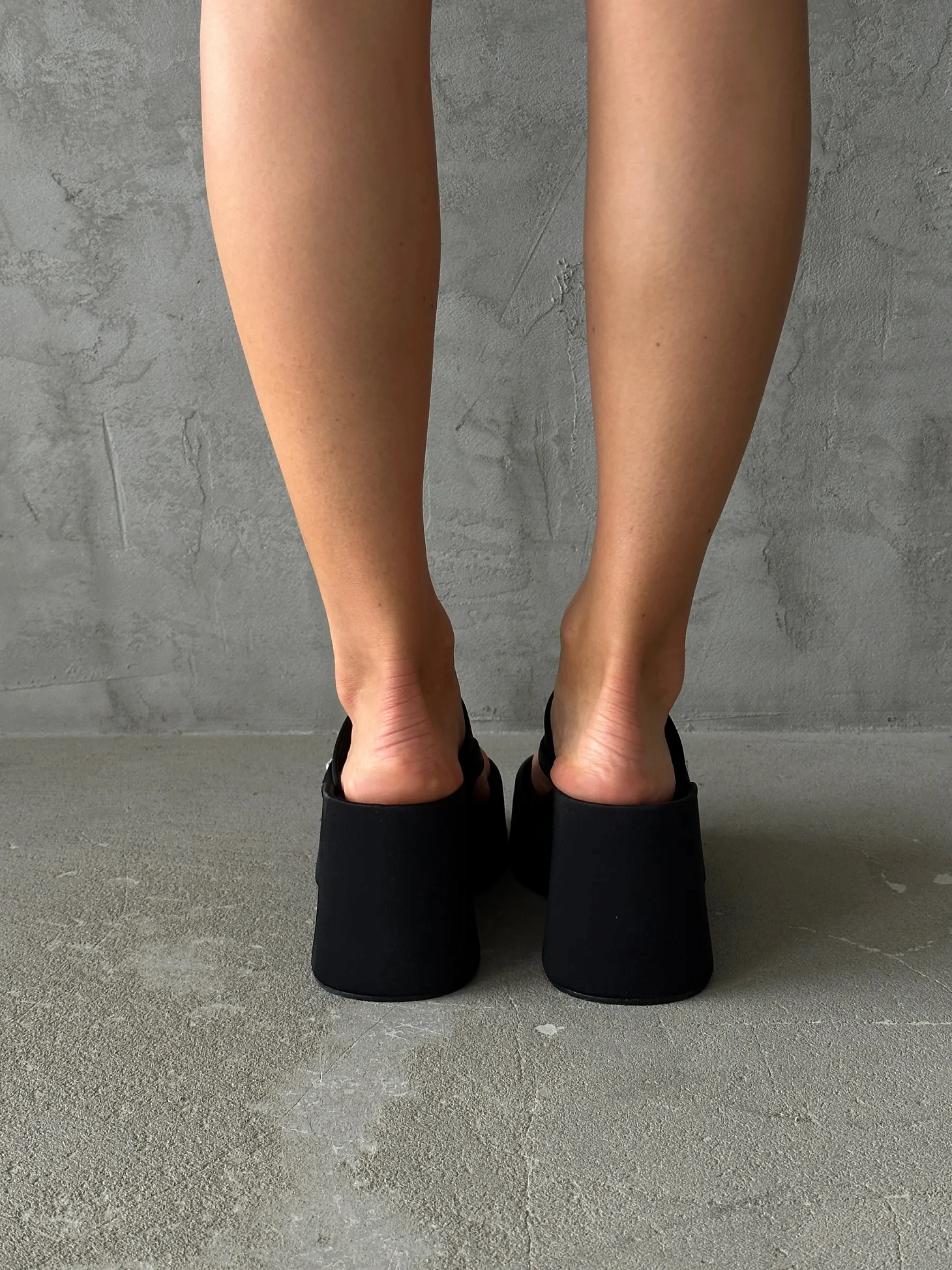 Летние босоножки женские на танкетке