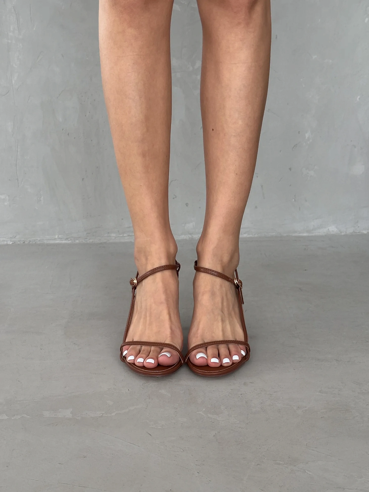 Летние босоножки на шпильке