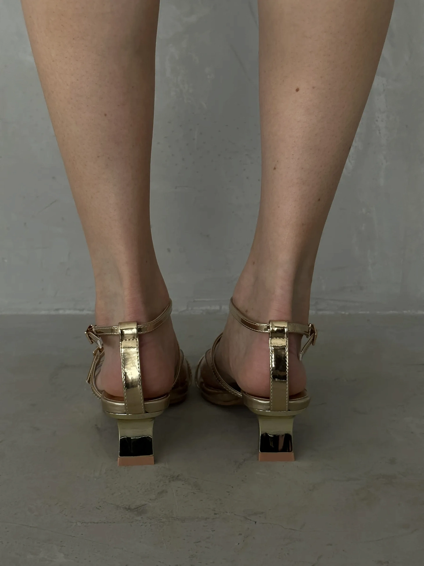 Туфли женские на низком каблуке лодочки