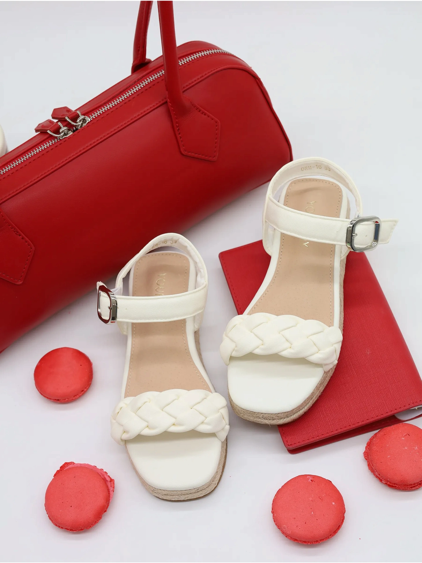 Летние босоножки подростковые на танкетке