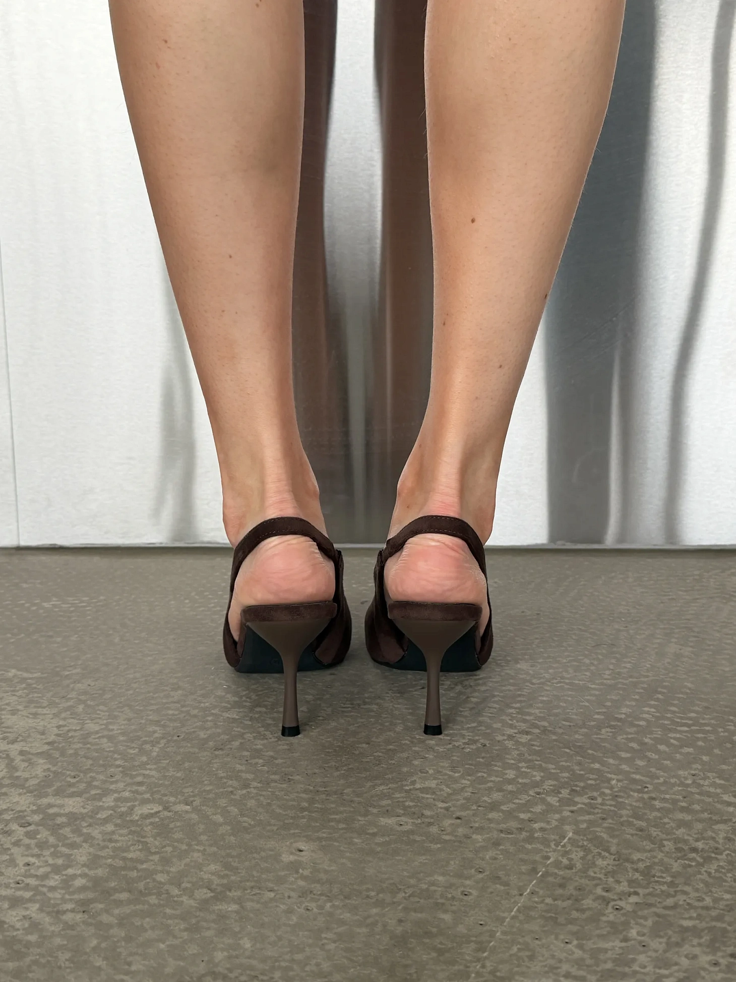 Туфли на каблуке с открытой пяткой лодочки