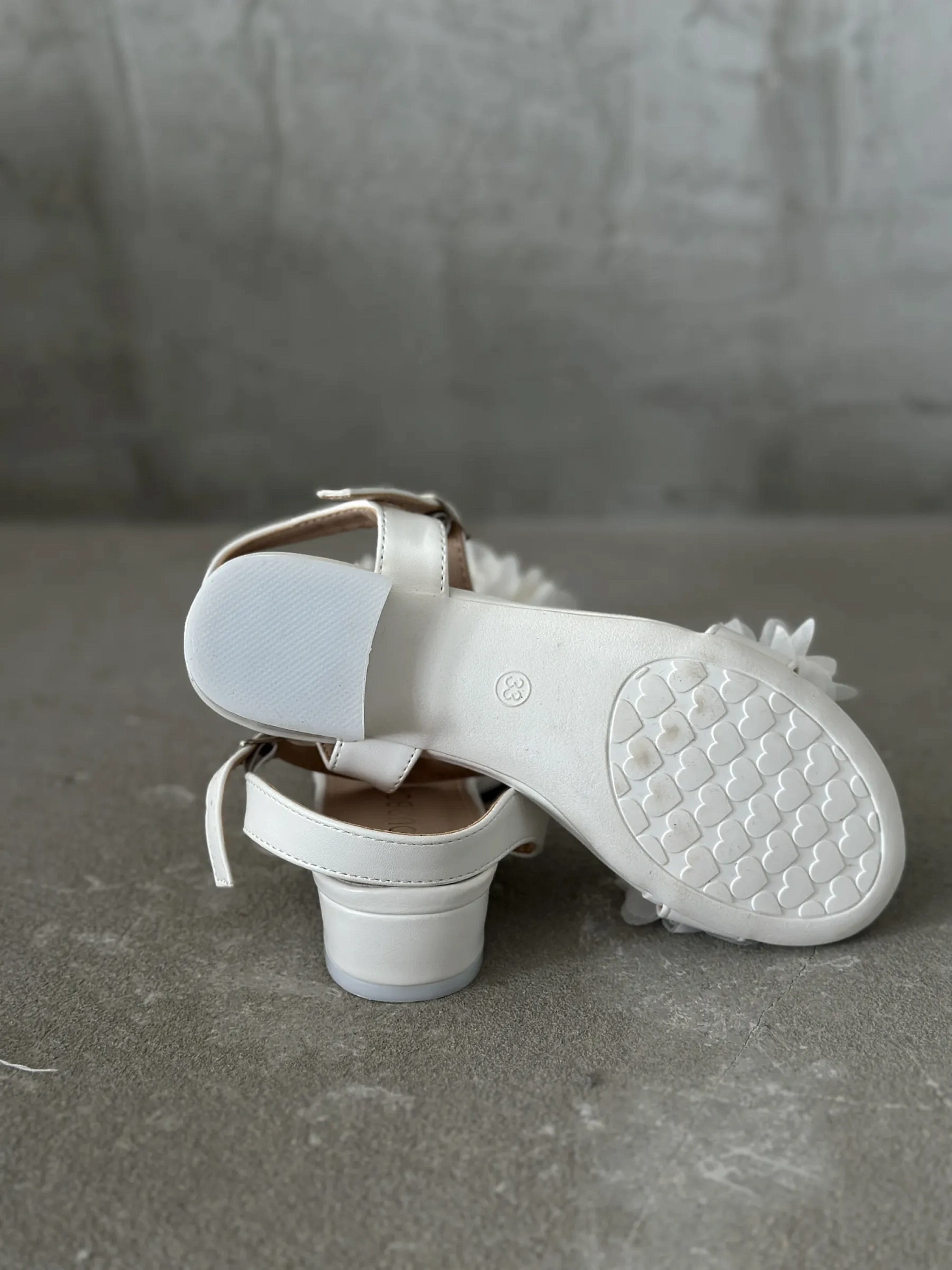 Летние босоножки подростковые на низком каблуке