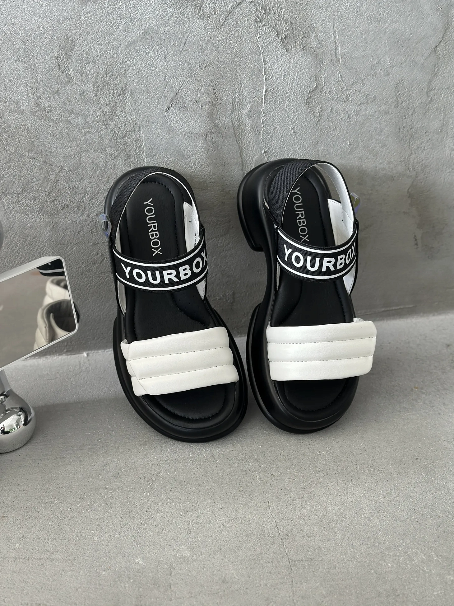 Летние босоножки на толстой подошве